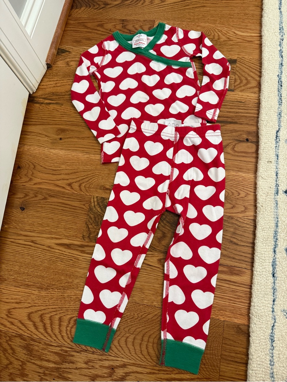 Hanna Andersson Crossover 2 Piece Red & Green Hearts PJs Size 3 90cm Christmas